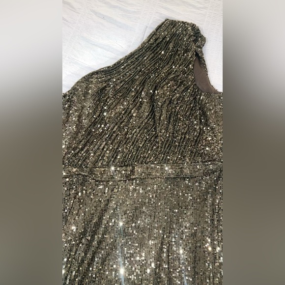Olive green sequin gown - Picture 5 of 5